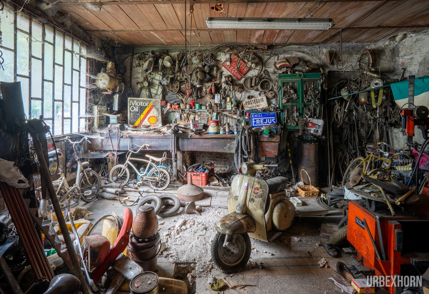 Motorcycle and bicycle workshop