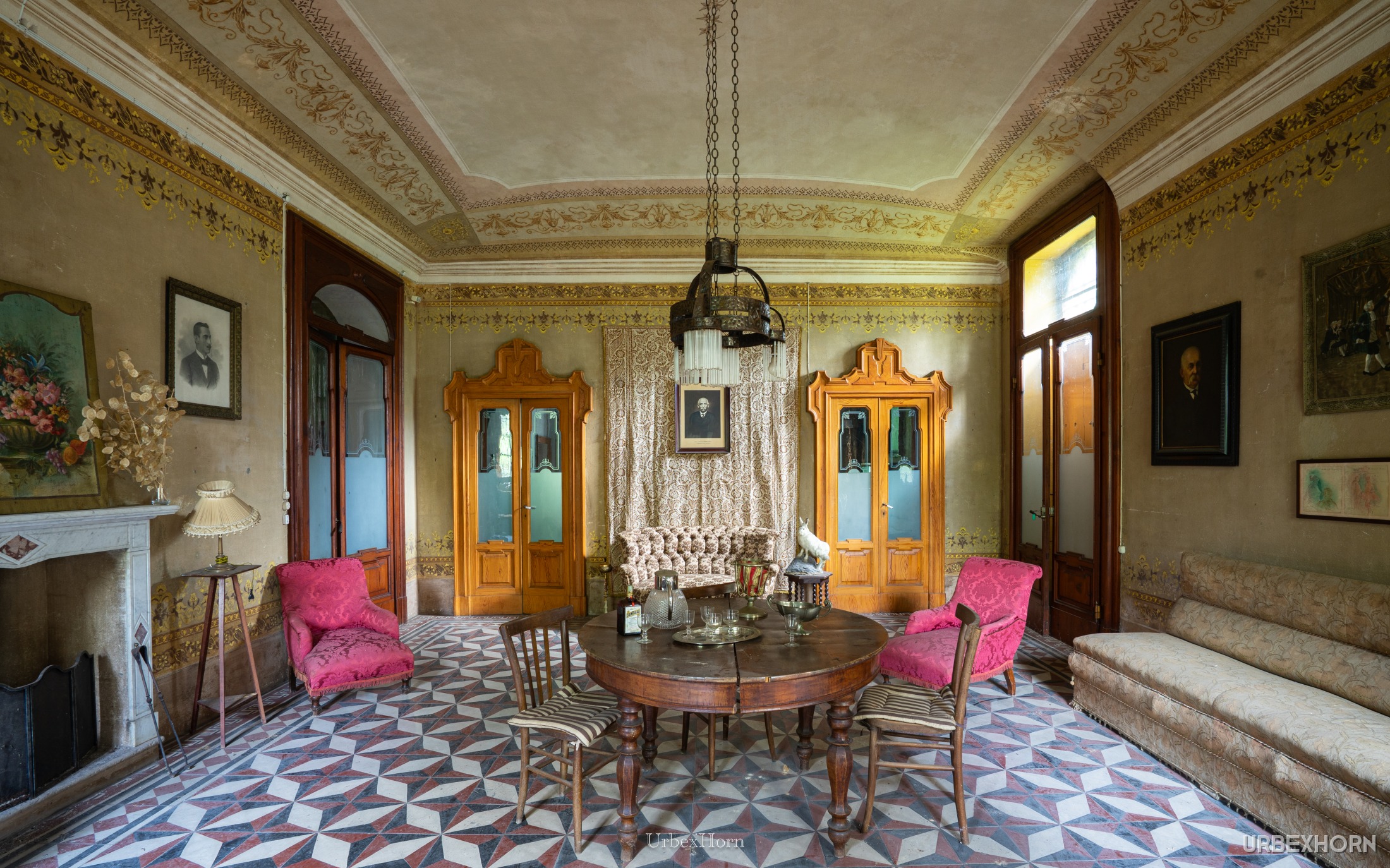 Anteprima di Follow the White Rabbit