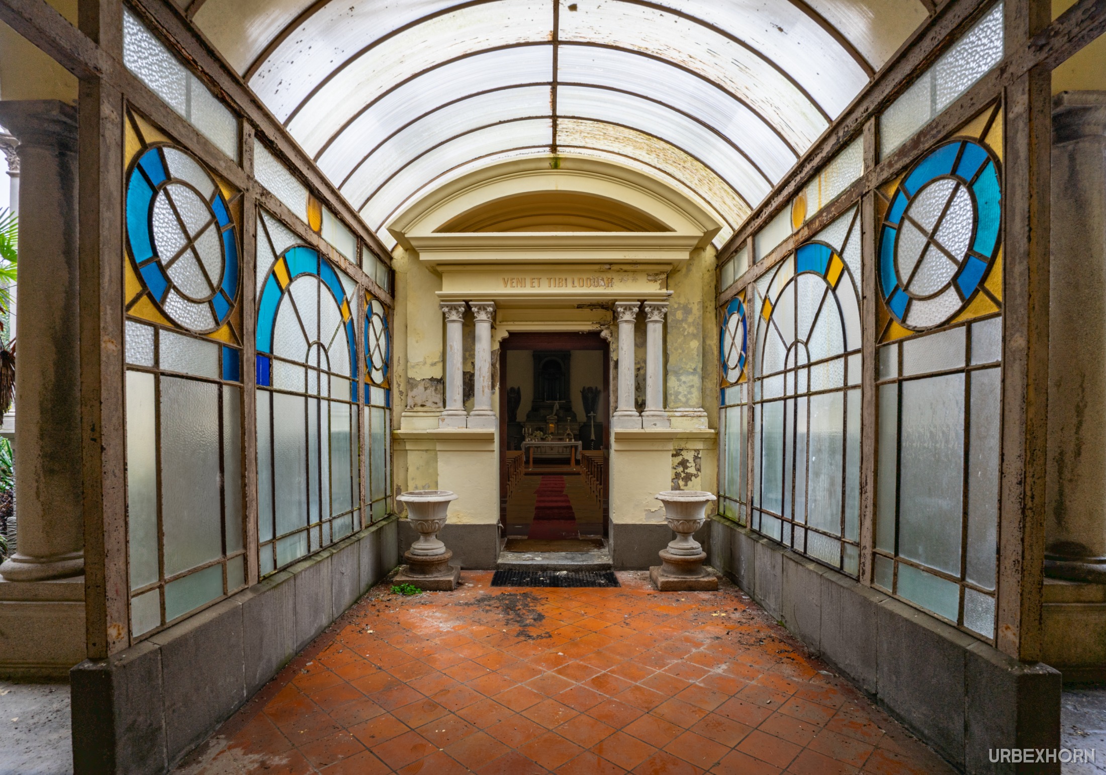 Anteprima di I will only kneel before God