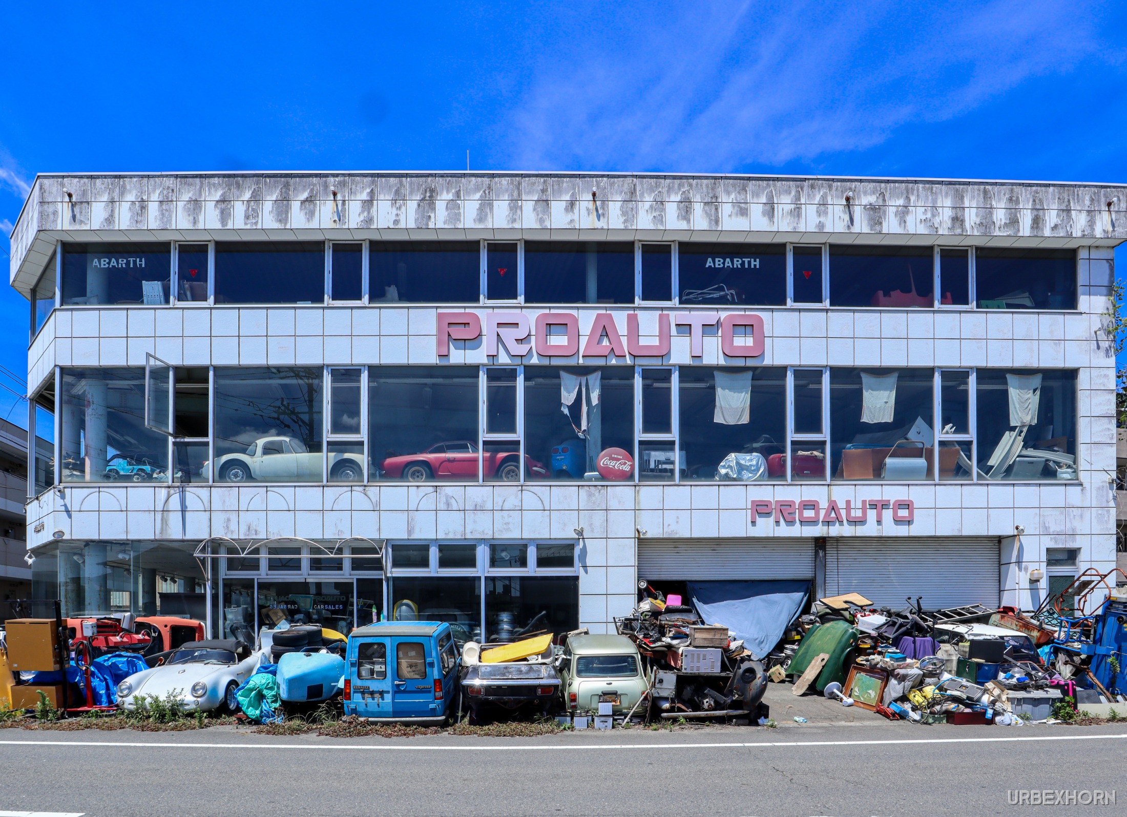 Foto di copertina per The Japanese car dealer
