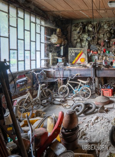 Motorcycle and bicycle workshop