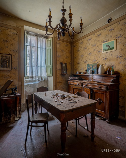 Foto 1 della galleria per guest courtesies