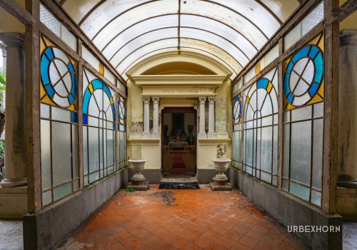 Foto 4 della galleria per I will only kneel before God