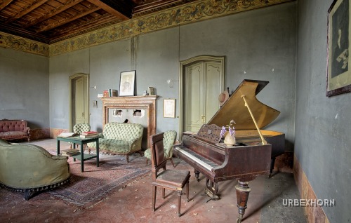 Foto 1 per The Chemistry and Biology Professor