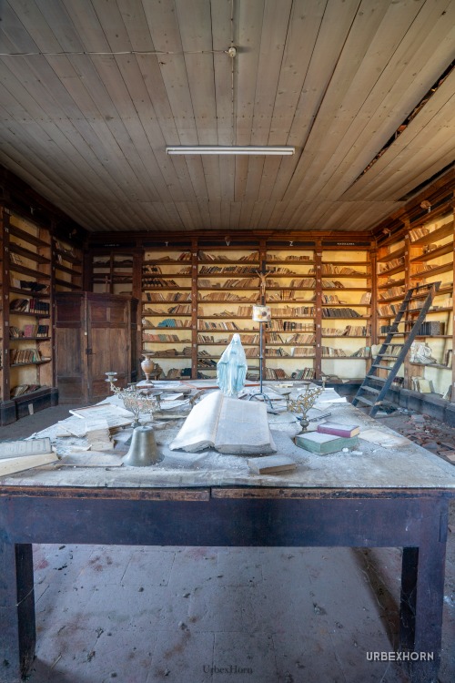 Foto 1 per Between the sacred and the profane