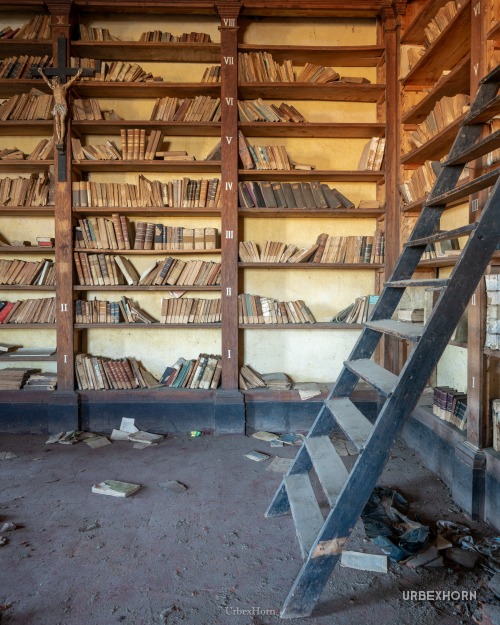 Foto 4 per Between the sacred and the profane